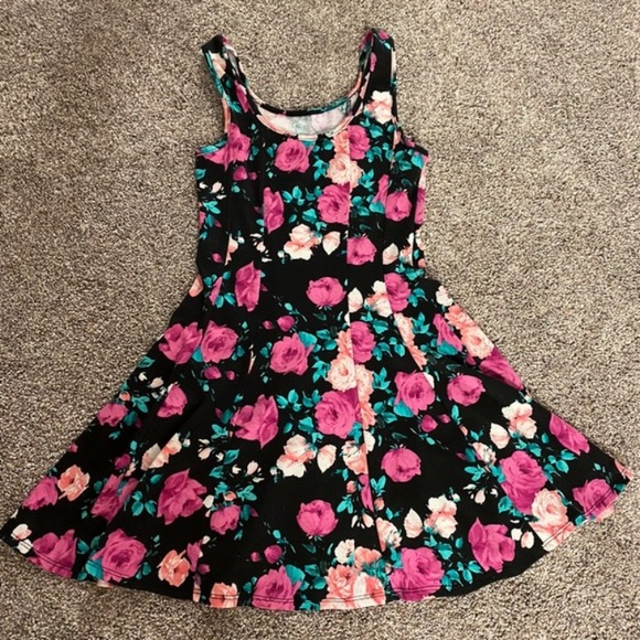 Floral skater dress - Picture 1 of 3